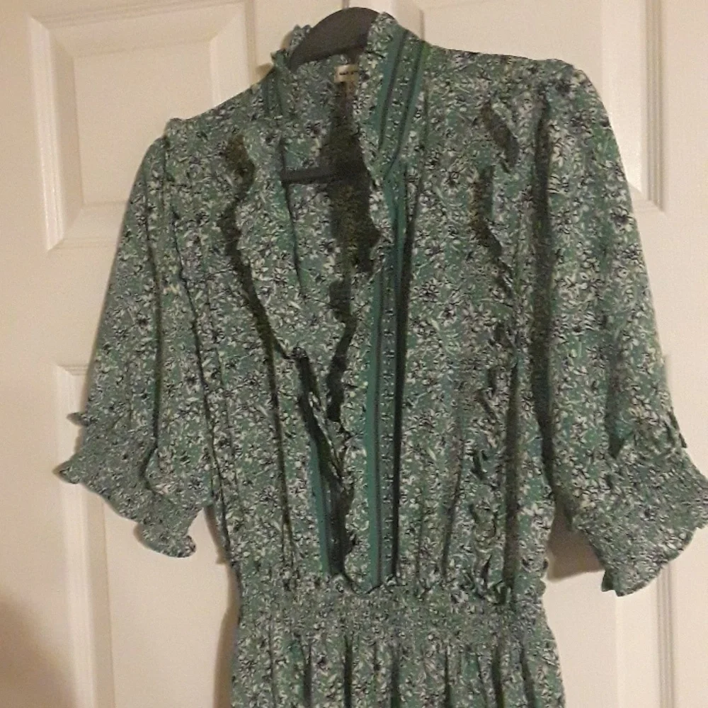 Max Studio Elbow Length Sleeve Print Tiered Maxi Dress ditsy floral Green White - Picture 7 of 17
